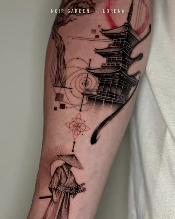 Pagoda japonesa, samurái y círculo rojo en el antebrazo