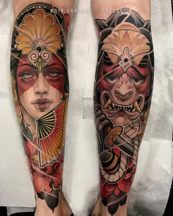Geisha con abanico y máscara hannya en los gemelos