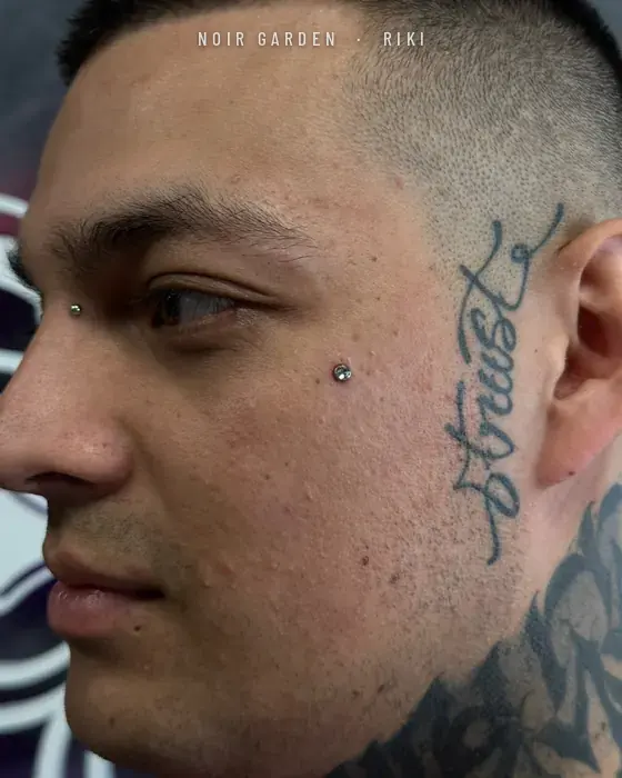 Microdermal en el pómulo y bridge