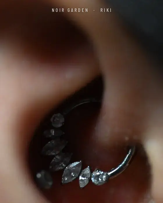 Daith con aro de circonitas