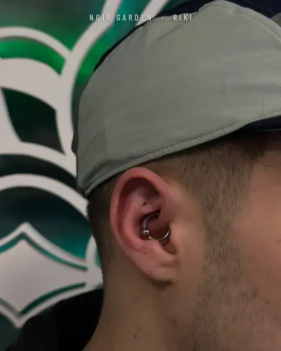 Daith con aro de bola